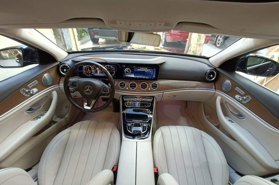 E 180 Mercedes Dark blue