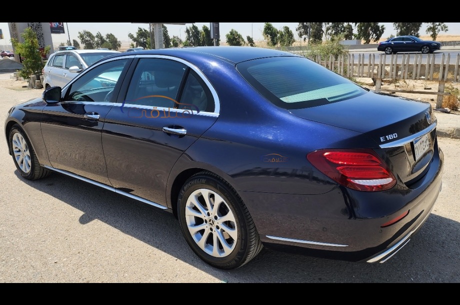 E 180 Mercedes Dark blue