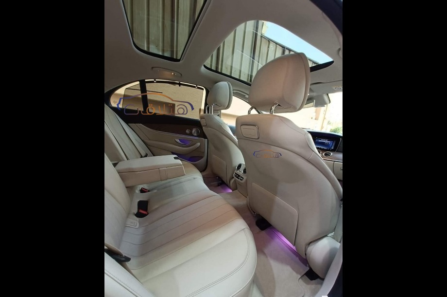 E 180 Mercedes Dark blue