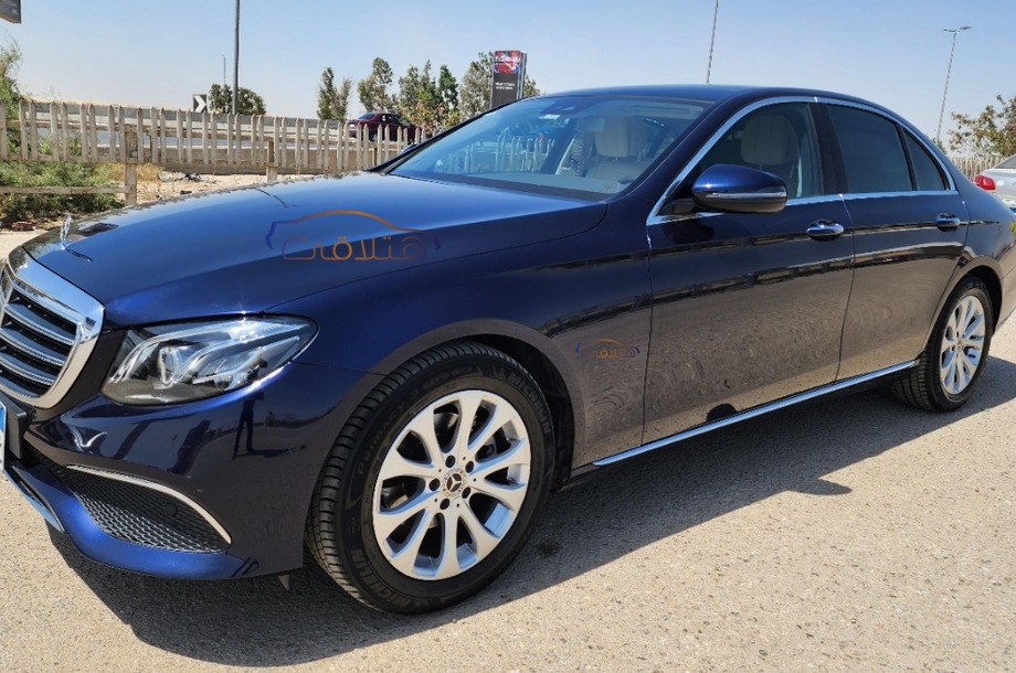 E 180 Mercedes Dark blue