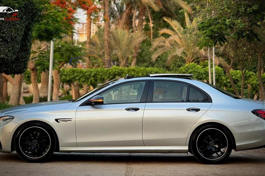 E 200 Mercedes رمادي