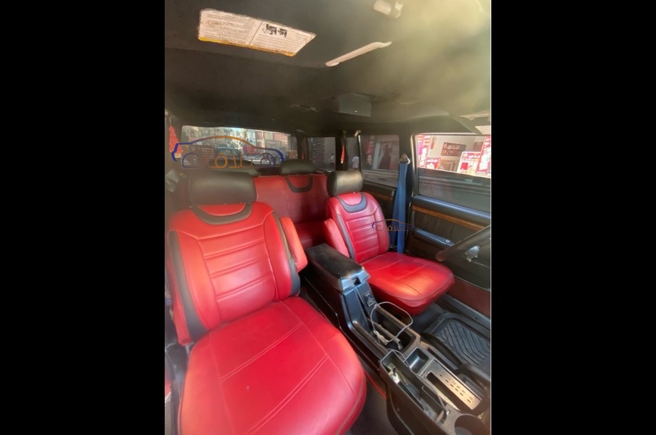 Cherokee Jeep احمر غامق