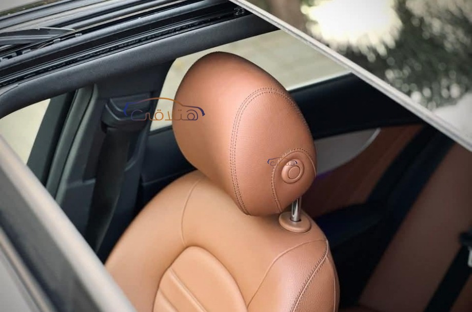 C 180 Mercedes أسود