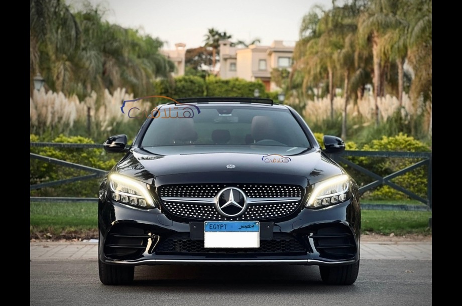 C 180 Mercedes أسود