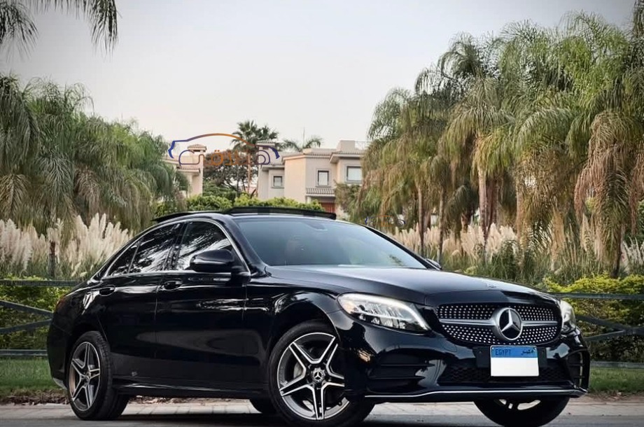 C 180 Mercedes أسود