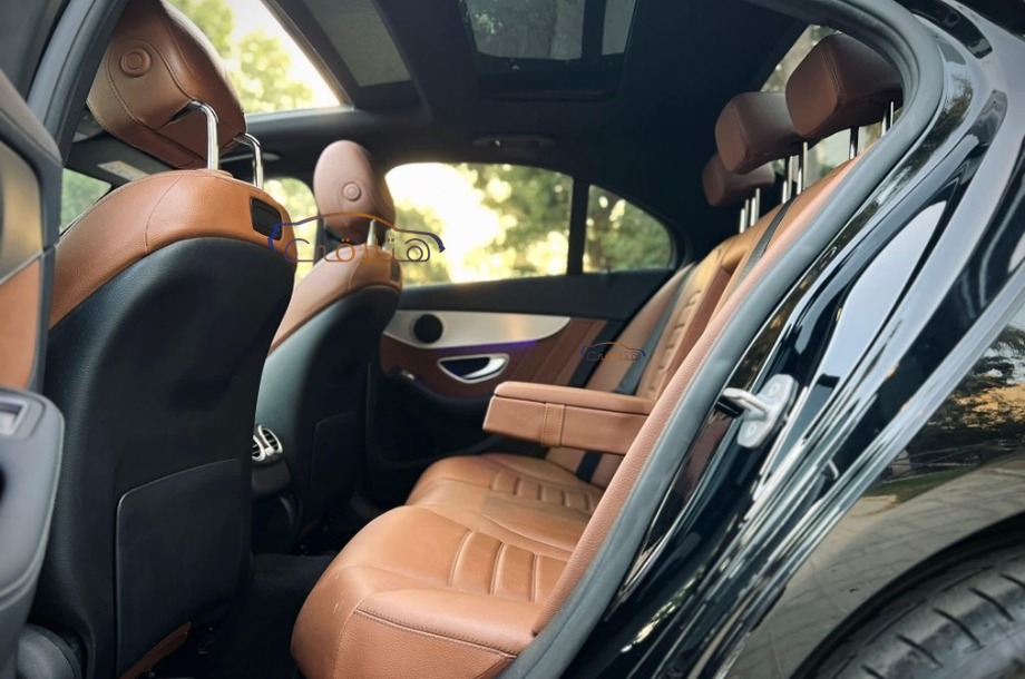 C 180 Mercedes أسود