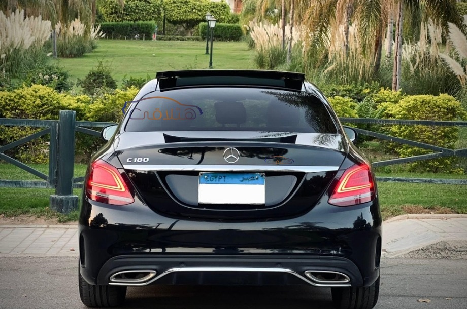 C 180 Mercedes أسود