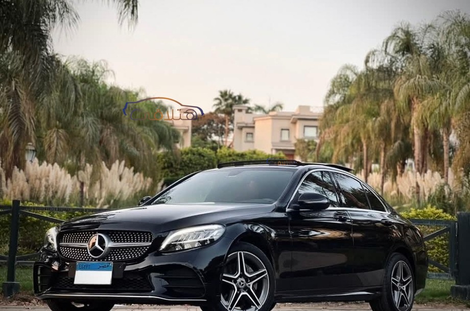 C 180 Mercedes أسود