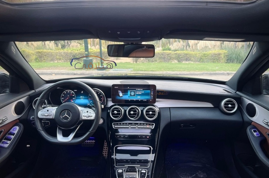 C 180 Mercedes أسود