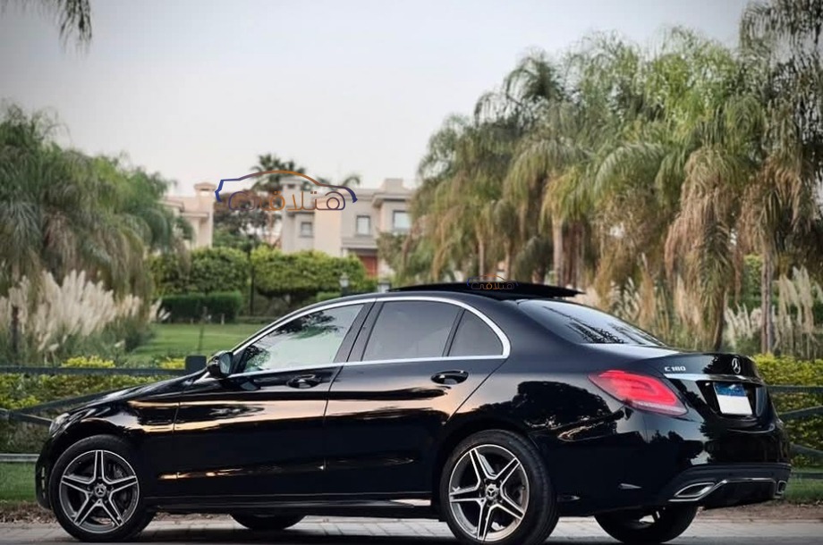 C 180 Mercedes أسود