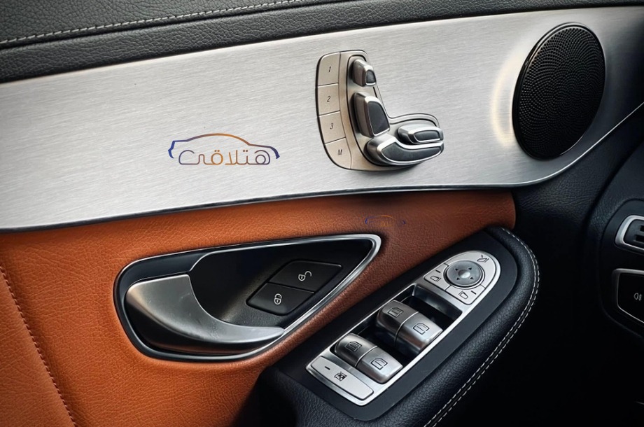 C 180 Mercedes أسود