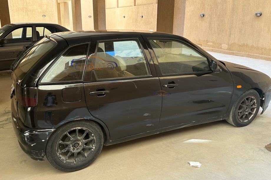 Ibiza Seat أسود