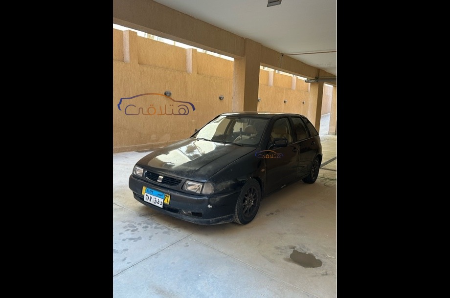 Ibiza Seat أسود