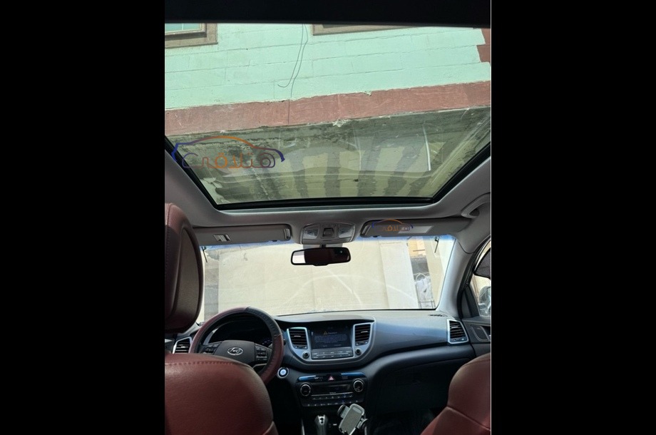 Tucson Hyundai أسود