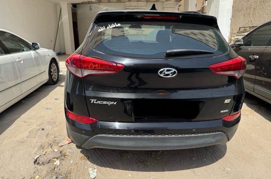 Tucson Hyundai أسود