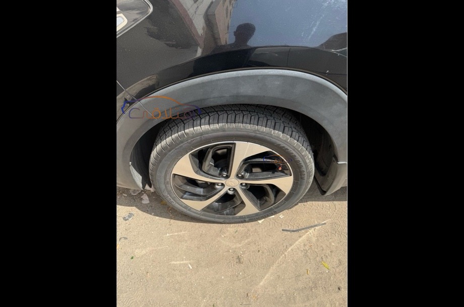 Tucson Hyundai أسود