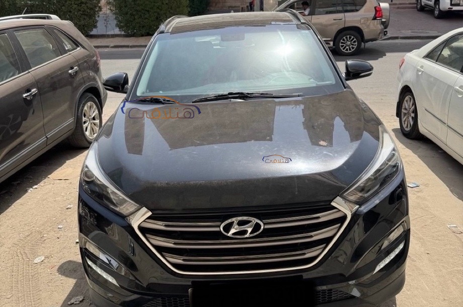 Tucson Hyundai أسود