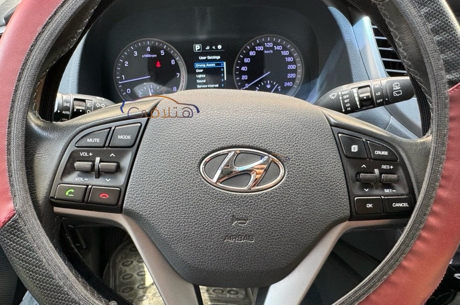 Tucson Hyundai أسود