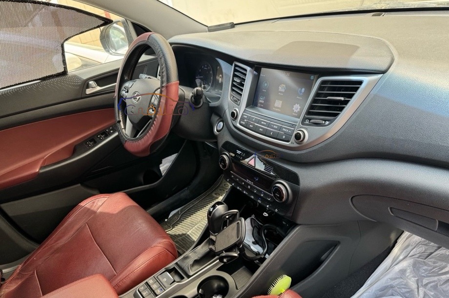 Tucson Hyundai أسود