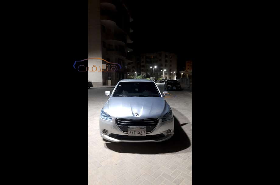 301 Peugeot فضي