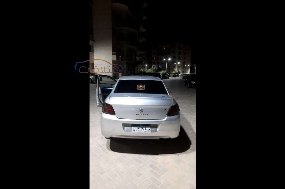 301 Peugeot فضي