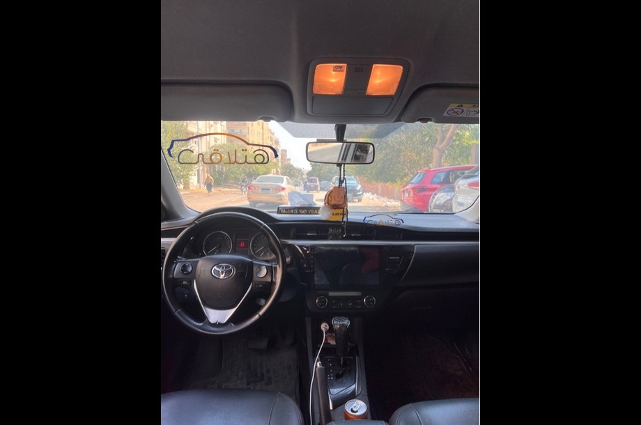 Corolla Toyota فضي
