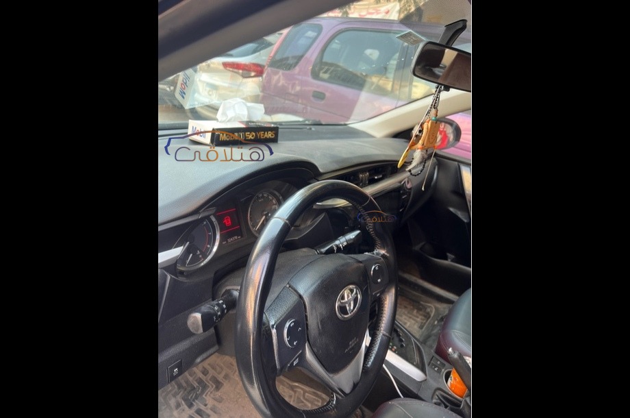 Corolla Toyota فضي