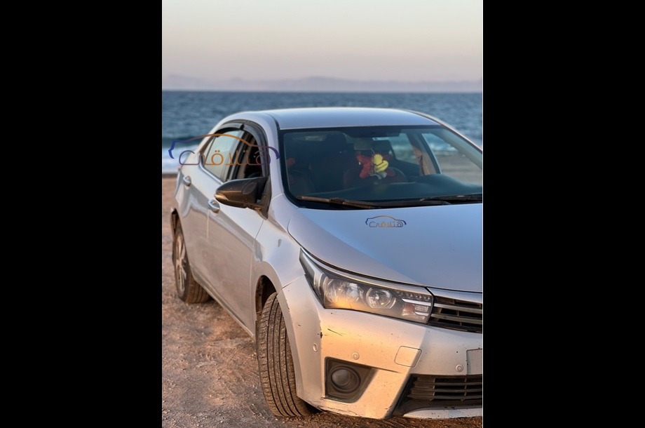 Corolla Toyota فضي