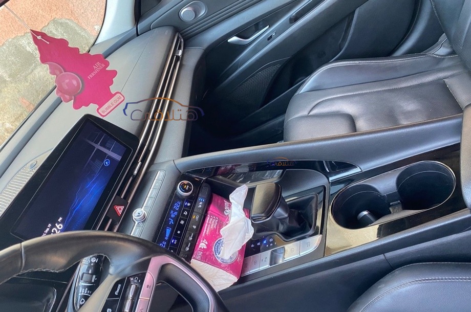 Avante Hyundai White