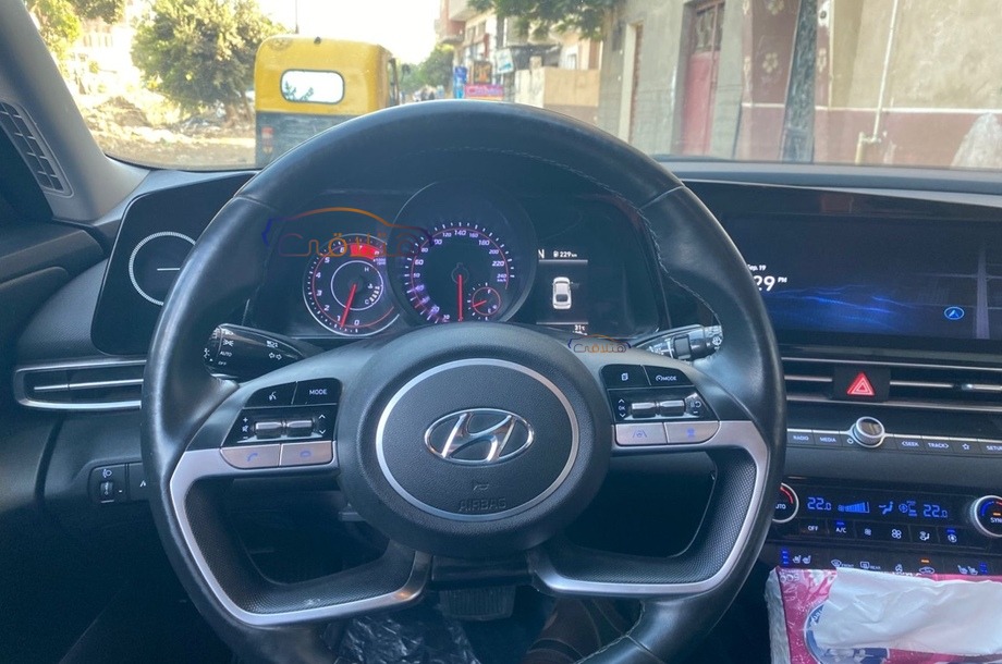 Avante Hyundai White