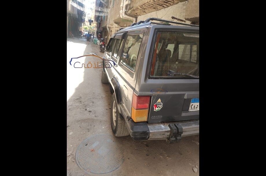 Cherokee Jeep Silver