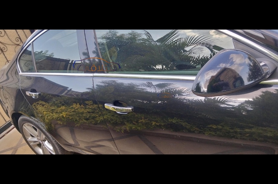 Insignia Opel أسود