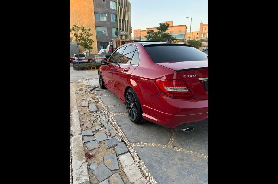 C 180 Mercedes احمر