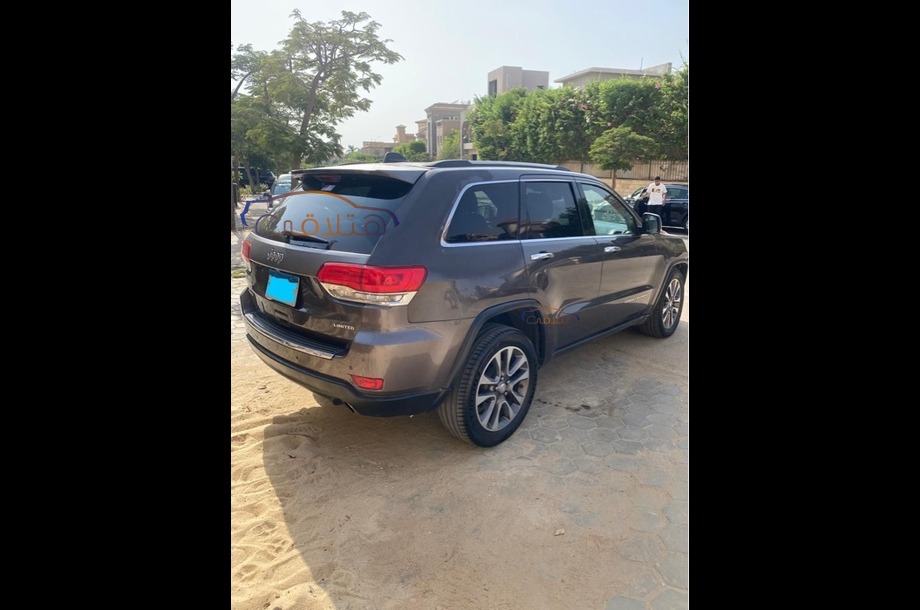 Grand Cherokee Jeep Brown