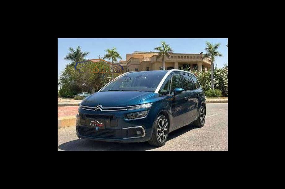 C4 Grand Picasso Citroën اخضر غامق