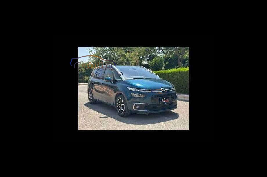C4 Grand Picasso Citroën اخضر غامق