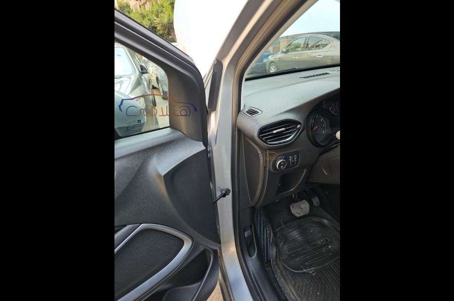 Crossland Opel فضي