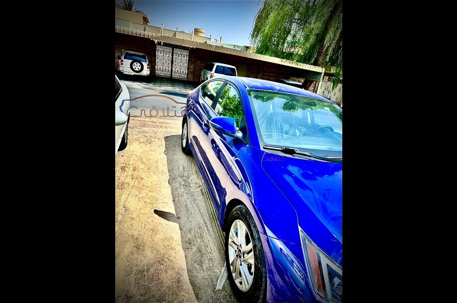 Elantra Hyundai أزرق