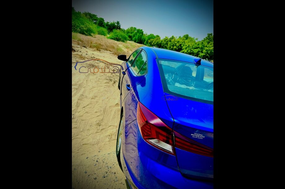 Elantra Hyundai أزرق
