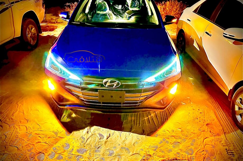 Elantra Hyundai أزرق