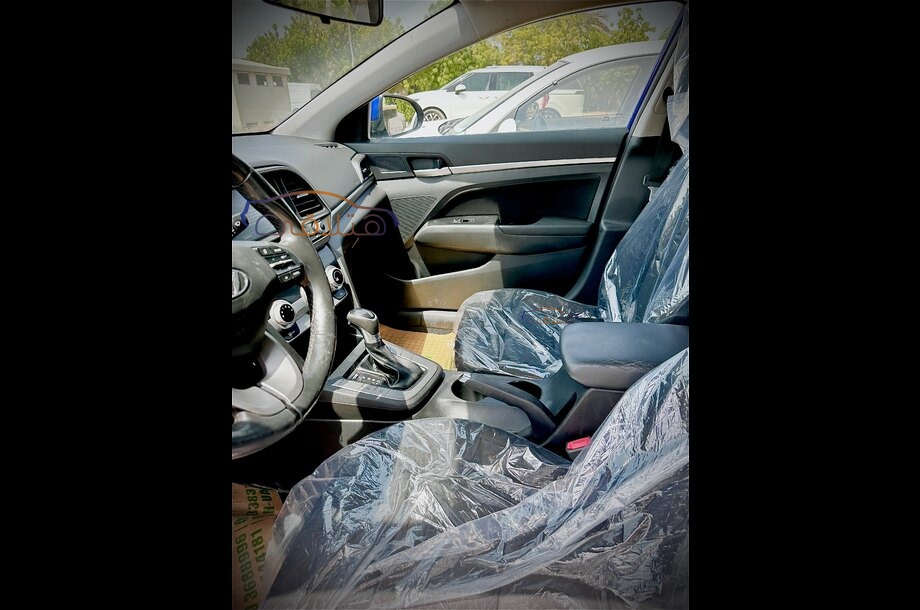 Elantra Hyundai أزرق