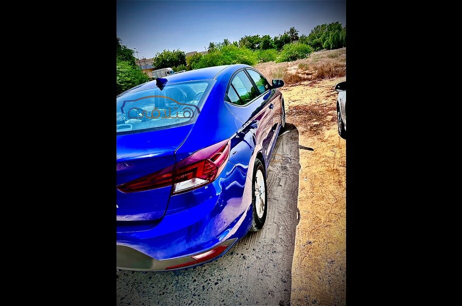 Elantra Hyundai أزرق