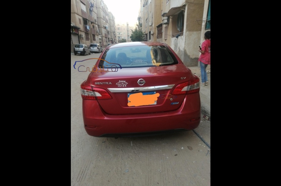Sentra Nissan احمر