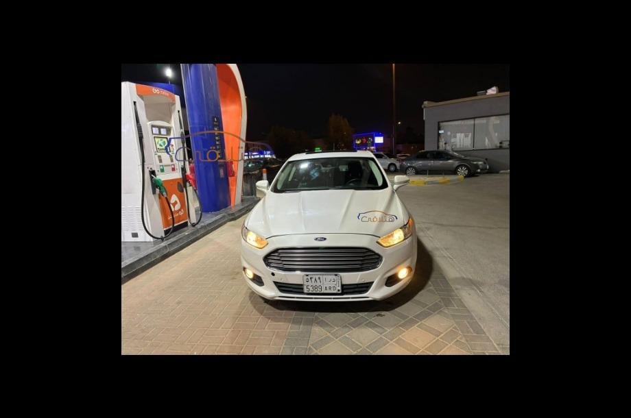 Fusion Ford White
