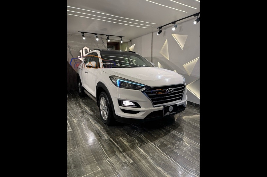 Tucson Hyundai أبيض