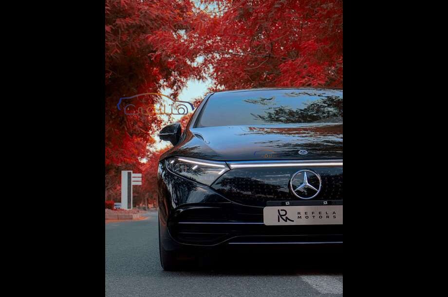 EQS 450+ Mercedes أسود