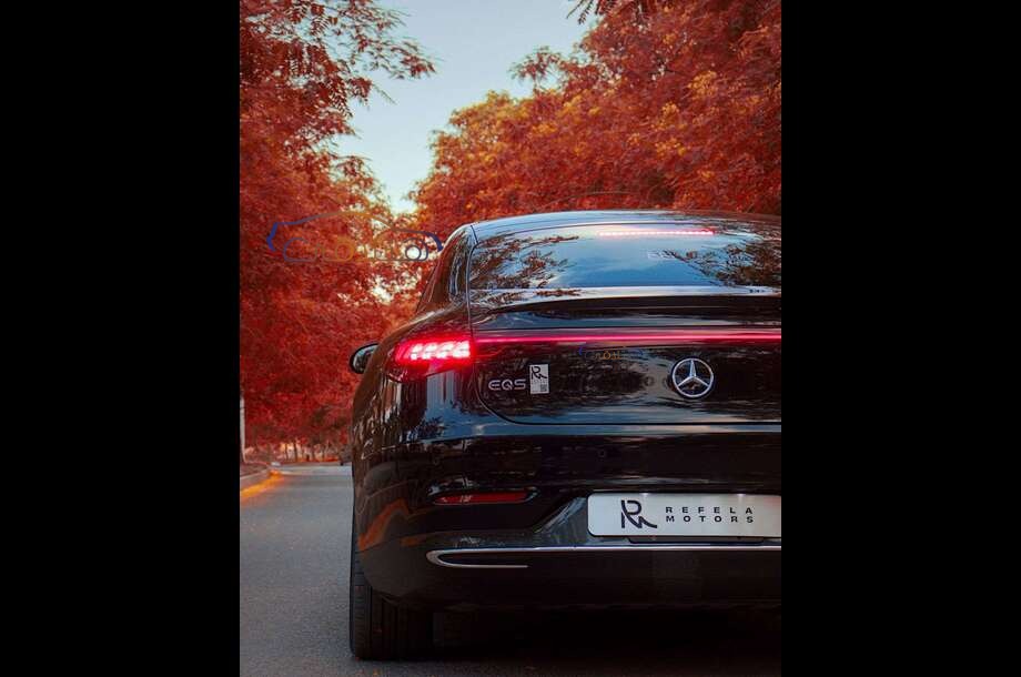 EQS 450+ Mercedes أسود
