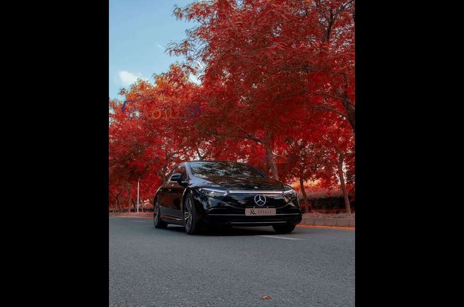 EQS 450+ Mercedes أسود