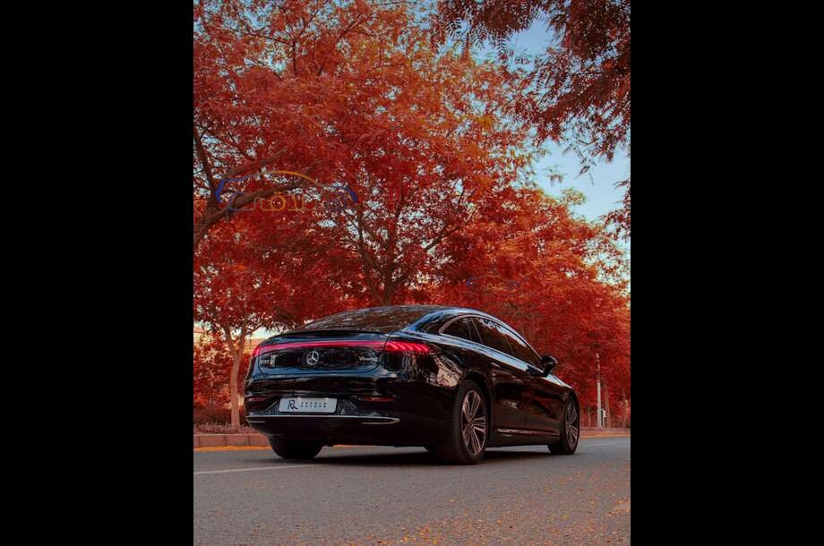 EQS 450+ Mercedes أسود