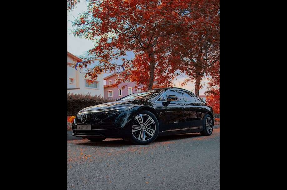 EQS 450+ Mercedes أسود